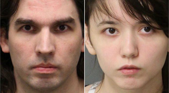 Un père et sa fille arrêtés après la naissance de leur fils