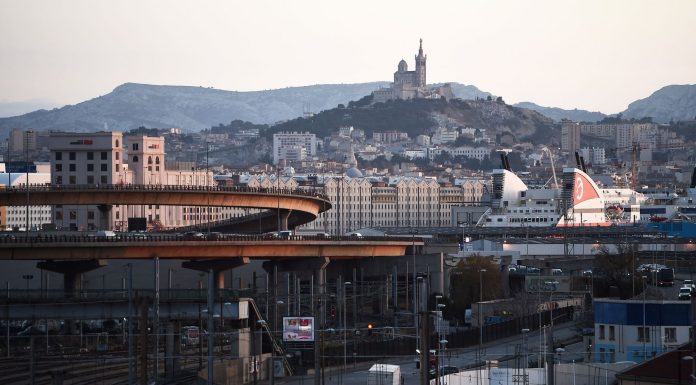 Bolides et montres de luxe: un caïd marseillais piégé par son train de vie