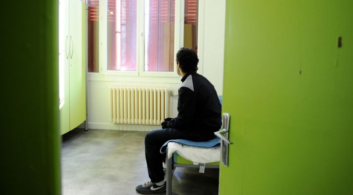 Antidépresseurs, prévention… Pourquoi les Français se suicident moins