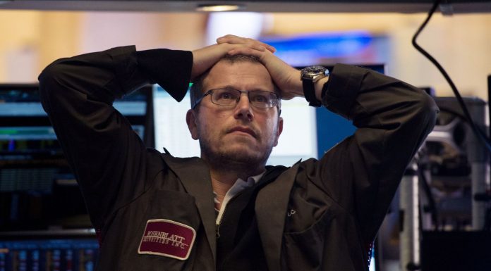 Sévère correction à Wall Street: le Dow Jones plonge de 4,6% en une séance