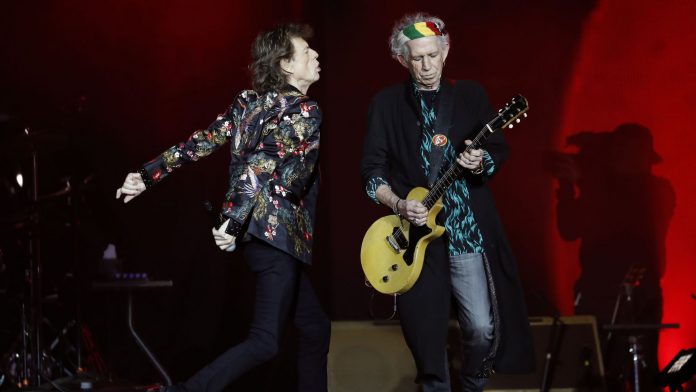 mick-jagger-et-keith-richards-lors-du-concert-des-rolling-stones-a-paris-le-28-fevrier-2018_6024780
