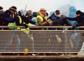 Le boxeur de gendarmes, Christophe Dettinger, placé en détention provisoire