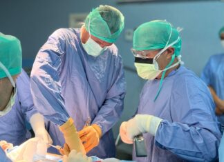Nouvelles frontières de la chirurgie prothétique de la hanche